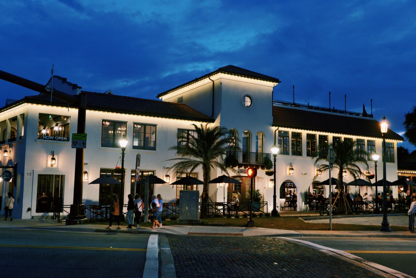Embassy Suites St Augustine Beach to River & Fort Restaurant & Rooftop Lounge